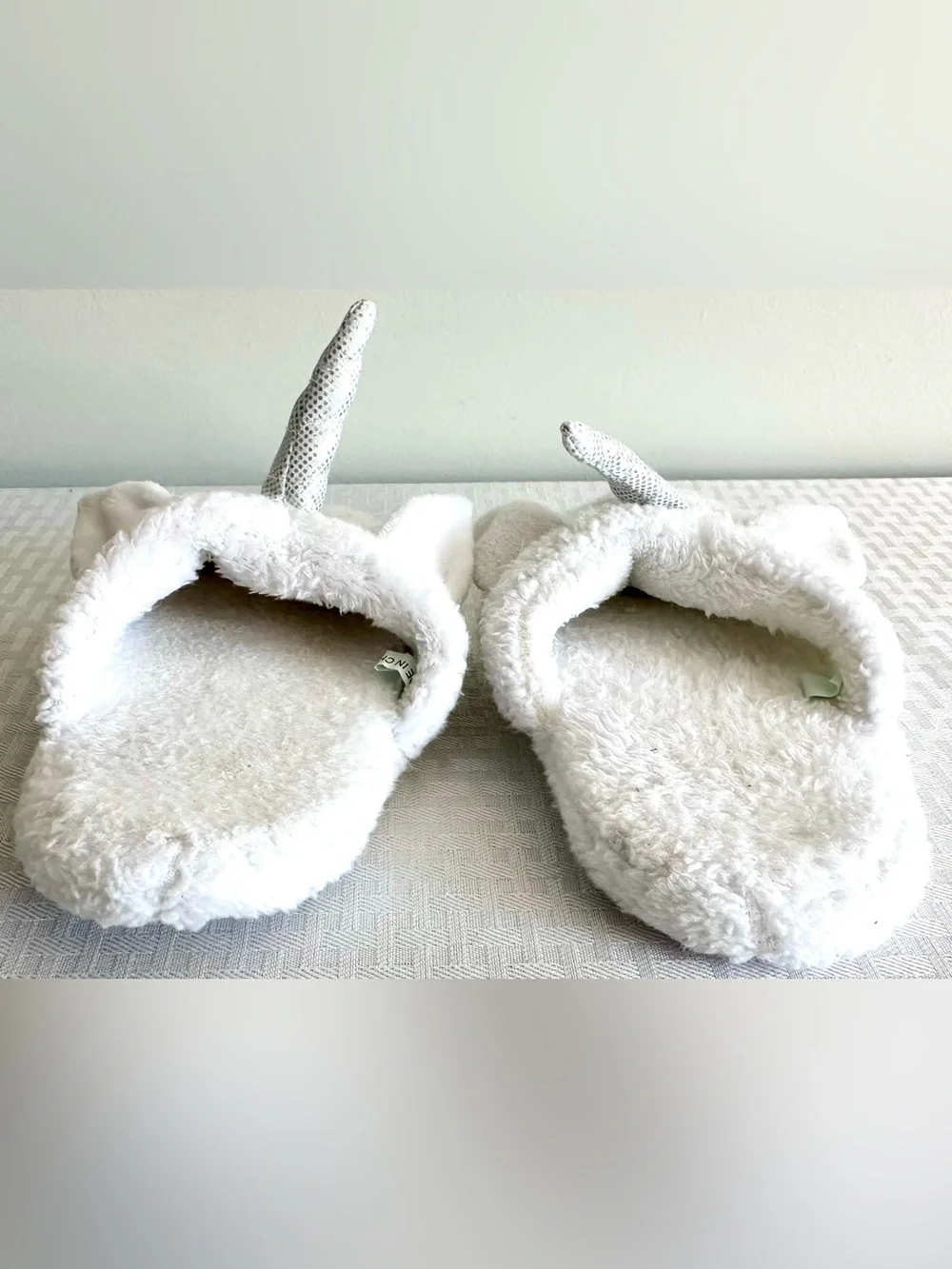 White Plush Unicorn Slippers Girls Kids Silver Horn 8” Sole (Size 12/13)